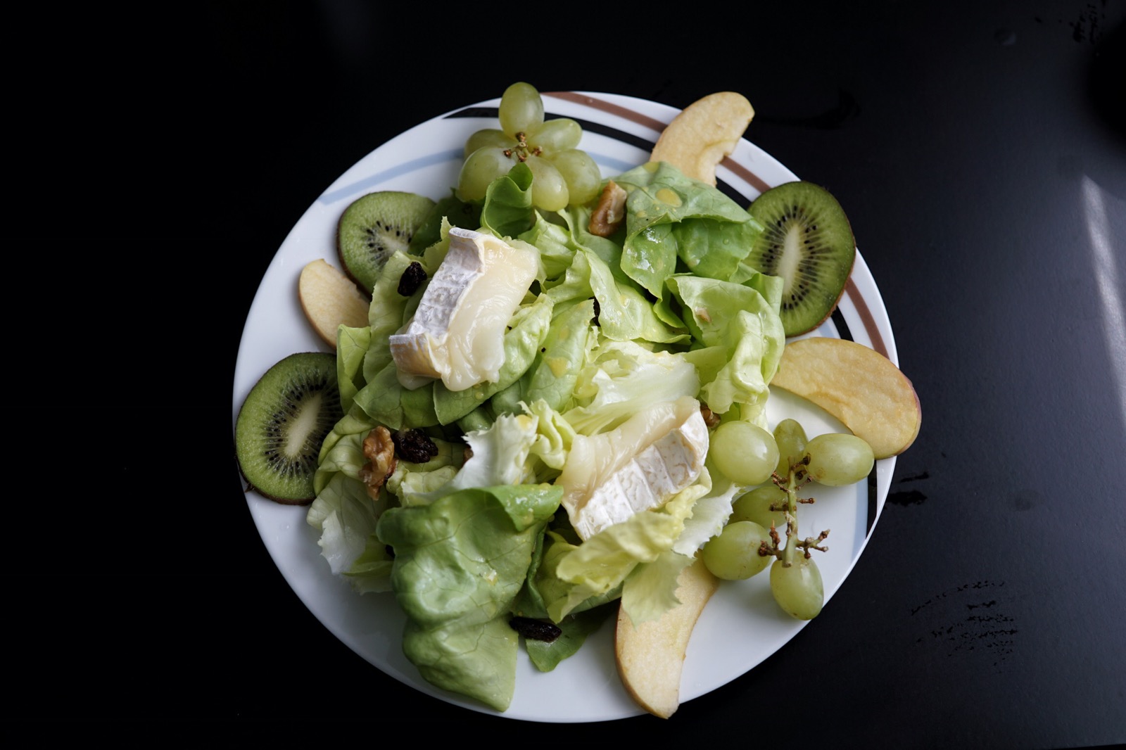 Apple and goat cheese salad recipe - Le Bol Monsieur Seguin
