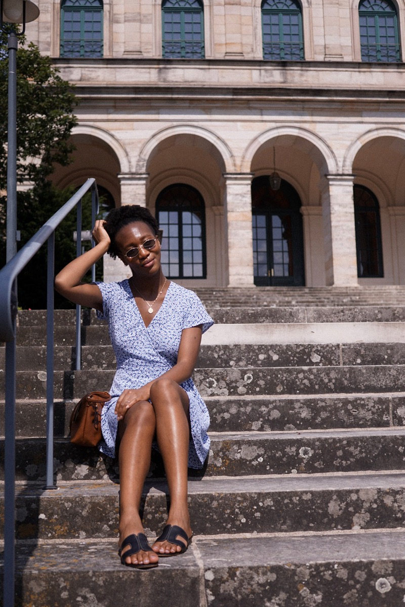 Jey in short blue ditsy H&M dress